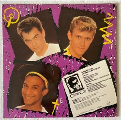 Culture Club – Kissing To Be Clever