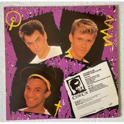 Culture Club – Kissing To Be Clever