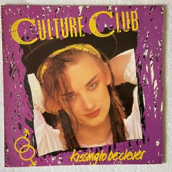 Culture Club – Kissing To...